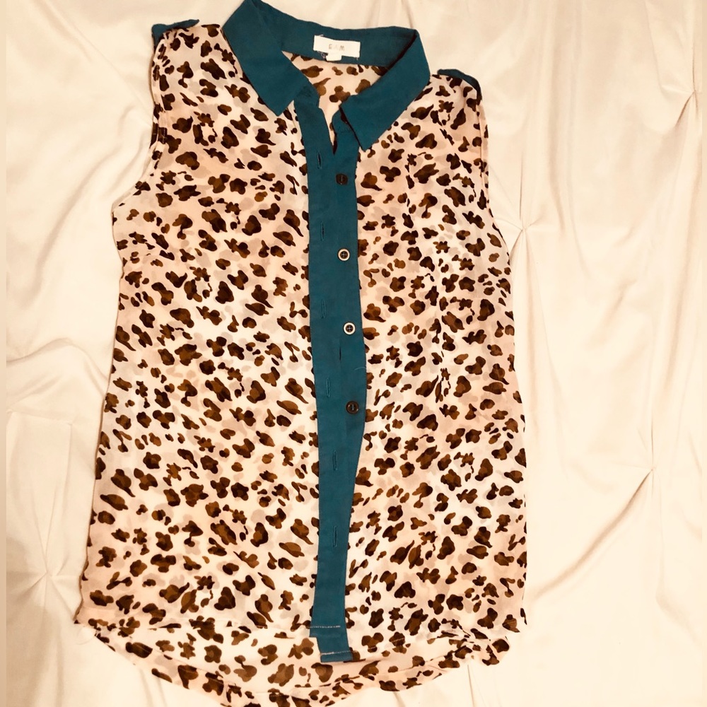 Sleeveless leopard print top with teal accents